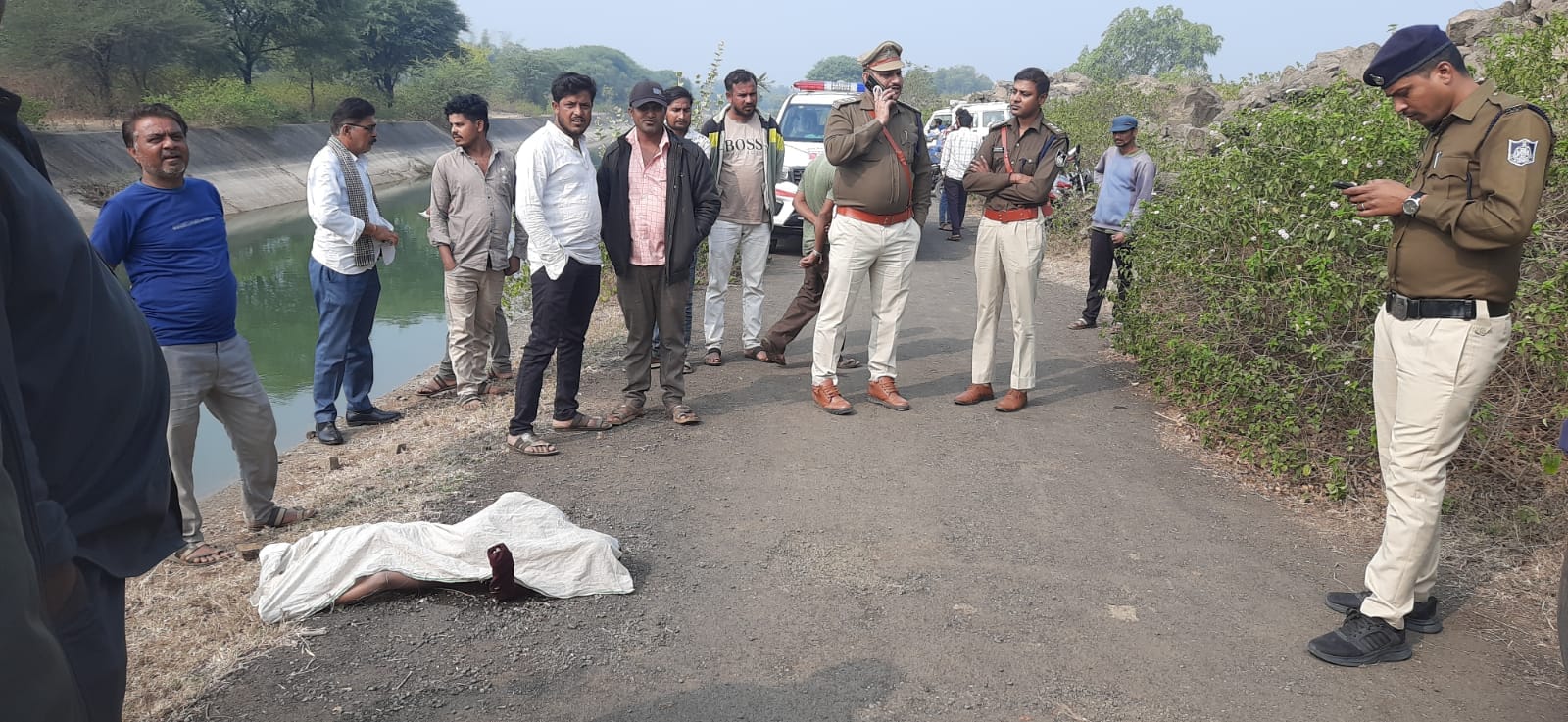 body of a 7-year-old girl, who had been sleeping at home at night, was found in a canal, causing a sensation