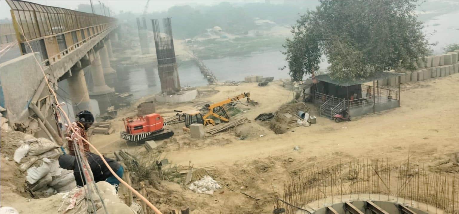 फोटो-07-शास्त्री पुल के बगल बन रहा नया पुल। संवाद