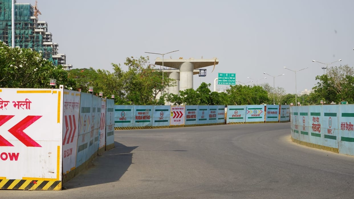 20 km of barricades, 17 km of LED lights, and 270 traffic marshals have been deployed at metro construction sites.