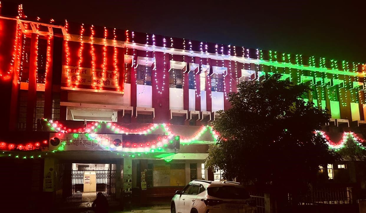 The DM will hoist the flag at the collectorate at 8:30 AM, rehearsal for cultural programs in preparation.