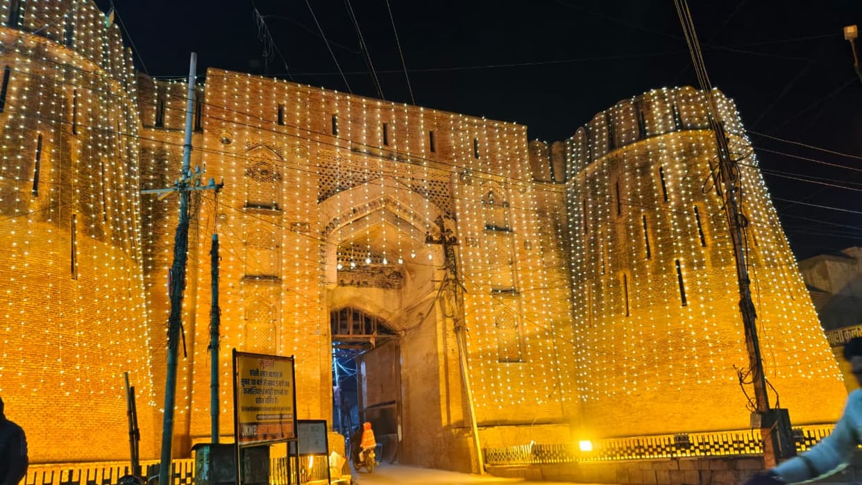 The city is painted in patriotic colors, today Union Minister Manohar Lal will hoist the tricolor.