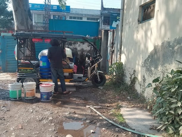 The tube well motor in Rajpura has burned out.