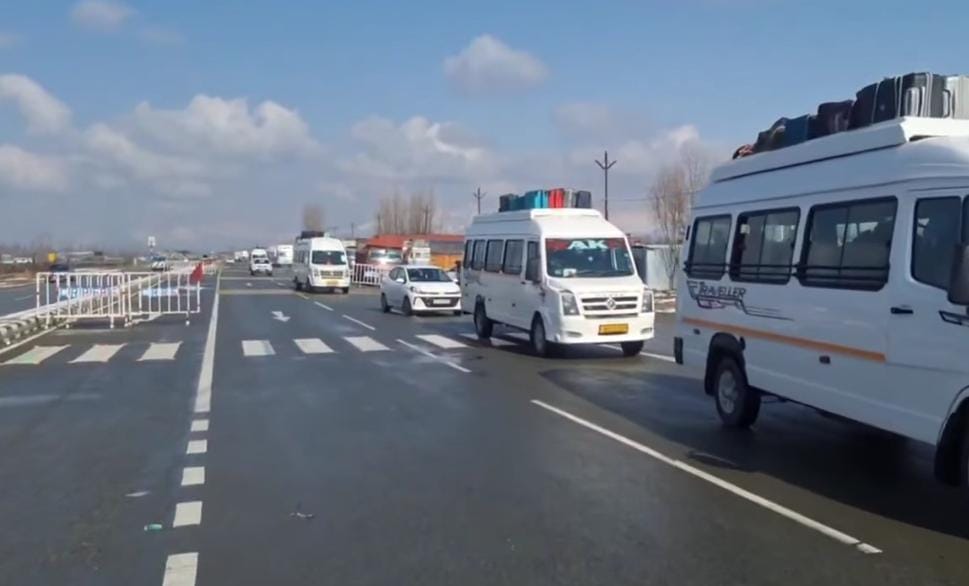 Srinagar, Jammu Kashmir Highway, Open After Two days, Traffic Start