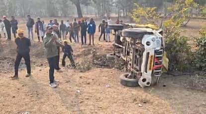 Shahdol News: A pickup truck overturned due to fog in Jaisinghnagar, the driver died.
