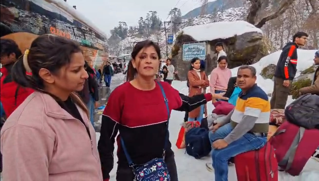 Ghaziabad family stranded in Manali amid heavy snowfall