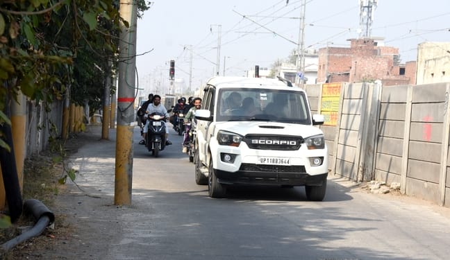 The main road leading to the flyover has narrowed, leaving vehicles stranded.