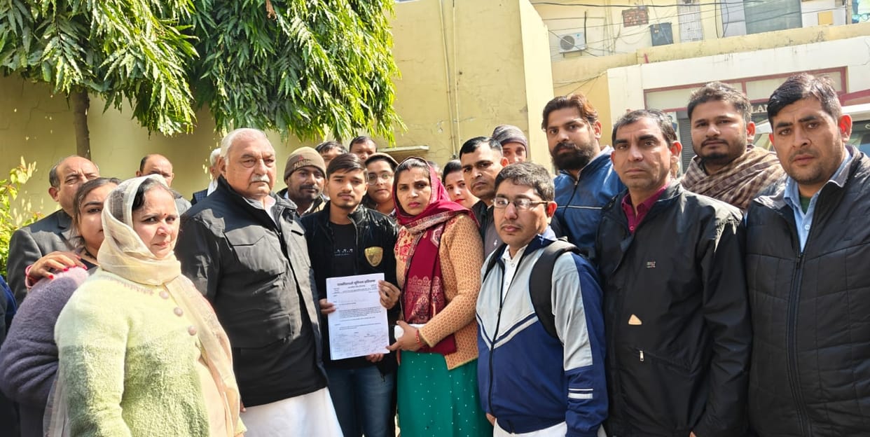 LCLO employees met with the former Chief Minister.