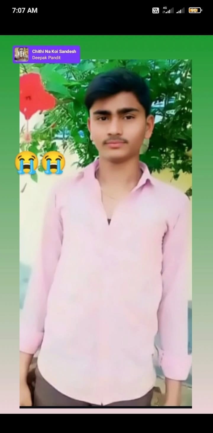 A shopkeeper took the car of a man who had come to eat paan, and he died after it overturned.