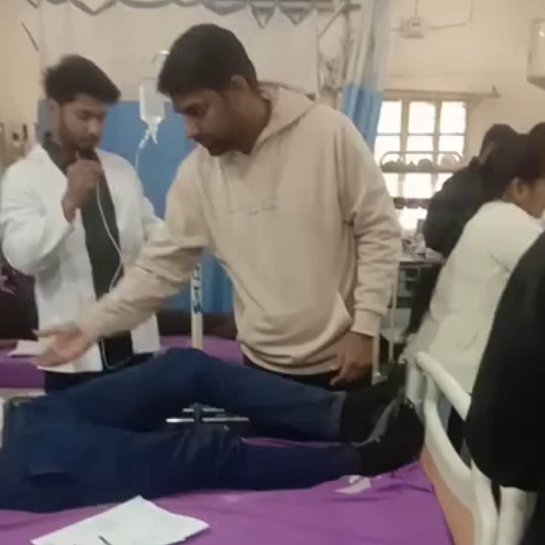 रोहिड़ा थानांतर्गत वीर बावसी मंदिर के पास अनियंत्रित तेज रफ्तार जीप पलट गई।