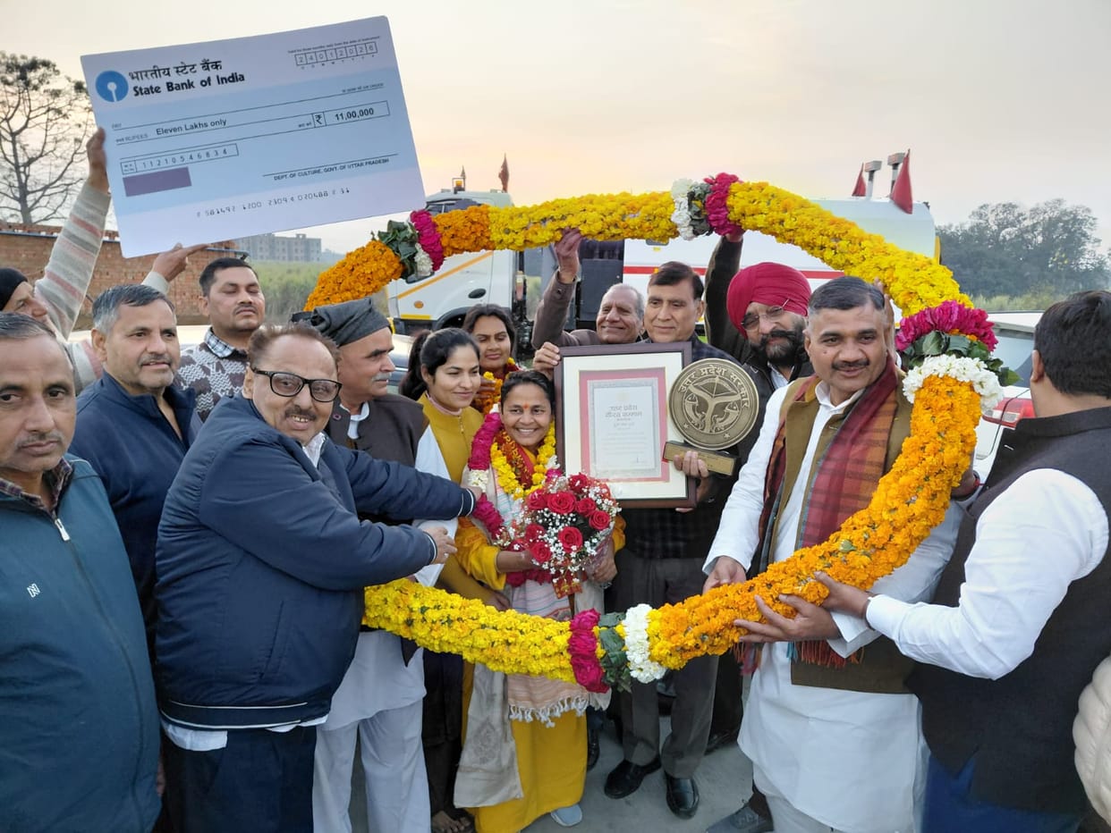 Welcomed Rashmi Arya, who was honored with Uttar Pradesh Gaurav Samman