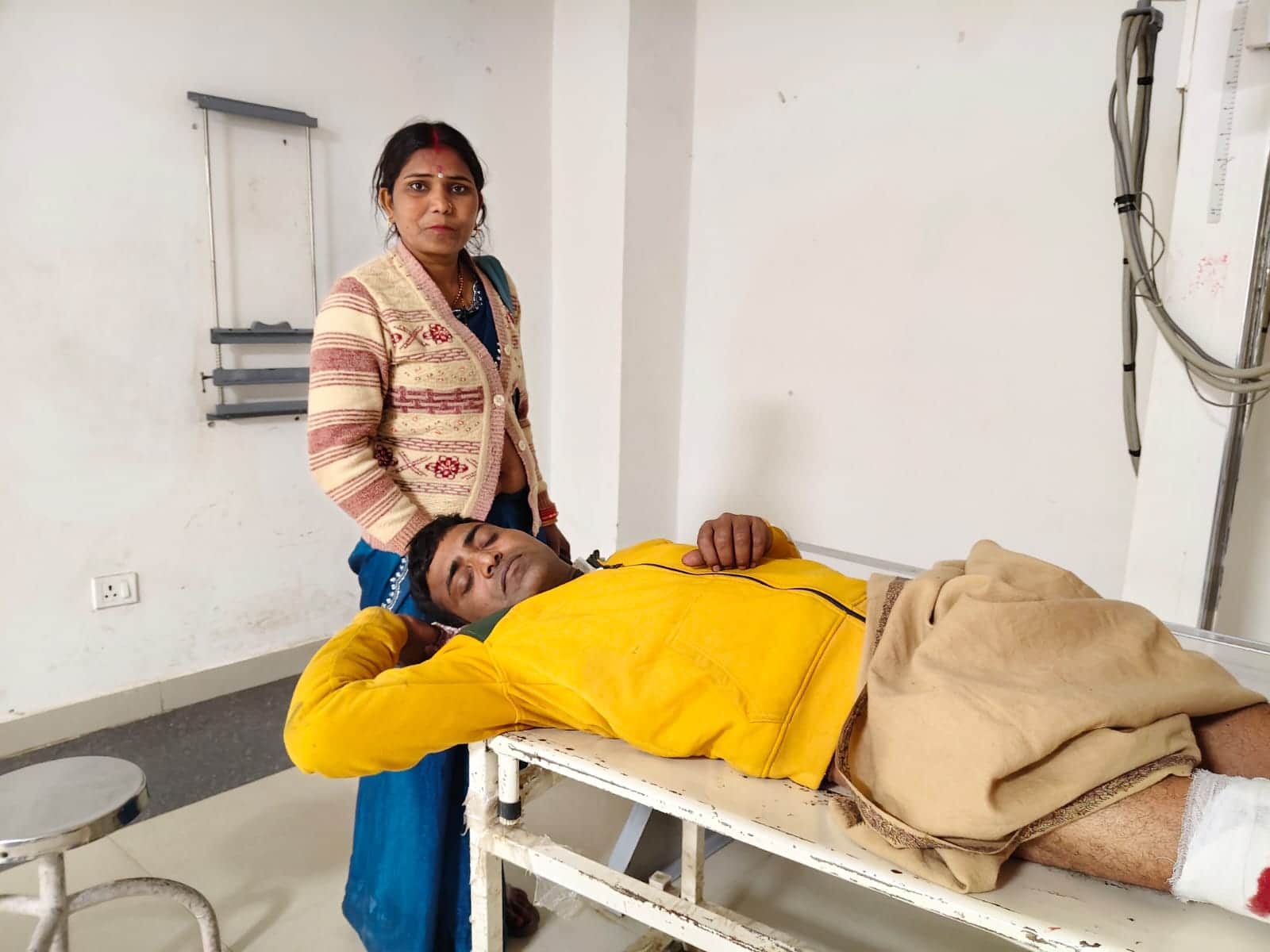 सदर अस्पताल में इलाजरत जख्मी जवान