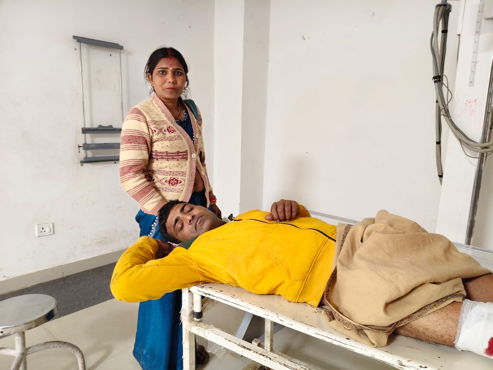 सदर अस्पताल में इलाजरत जख्मी जवान