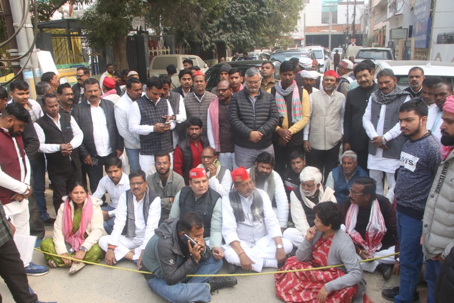 Three SP MPs were stopped from going to Manikarnika Ghat and were put under house arrest.