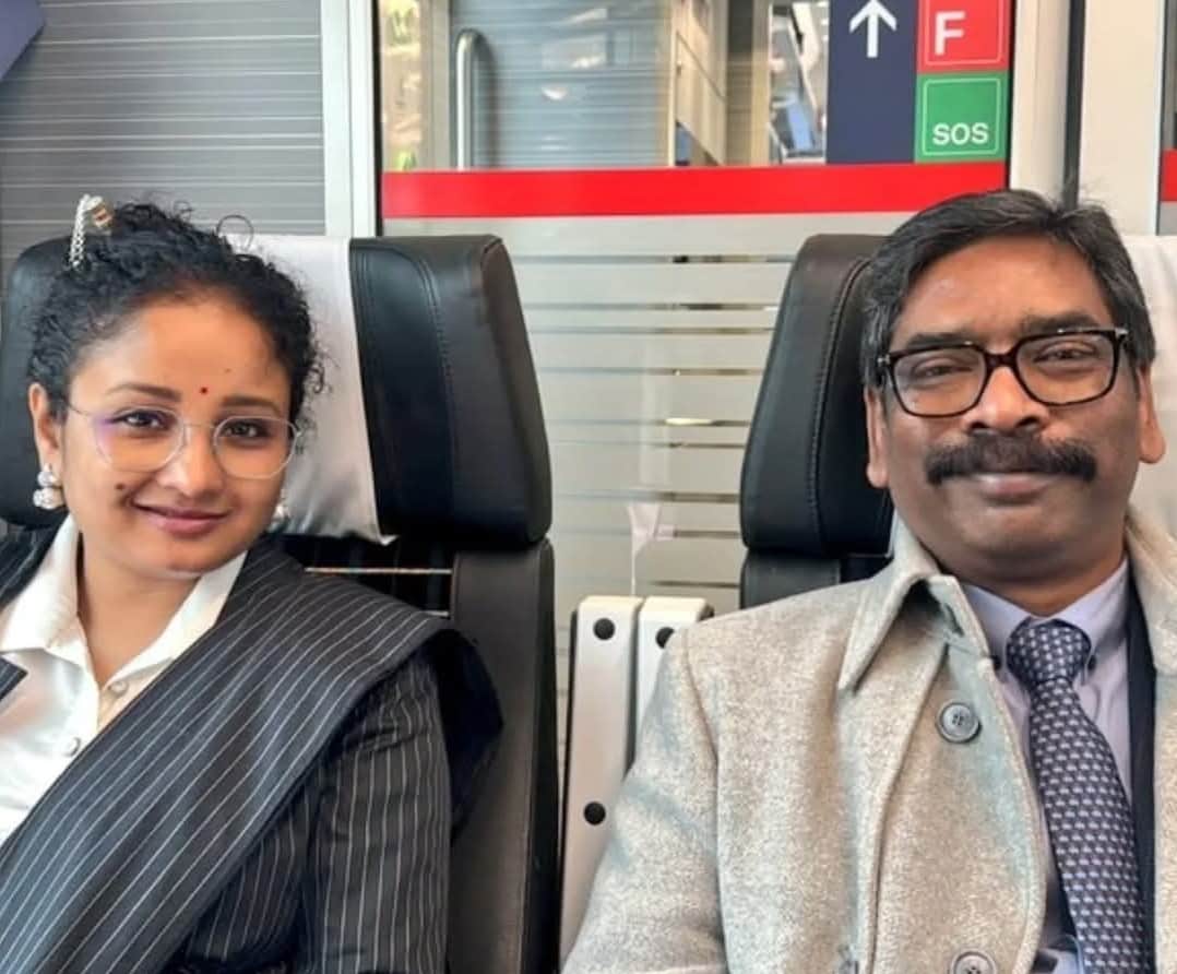 सीएम हेमंत सोरेन तथा उनकी पत्नी कल्पना सोरेन