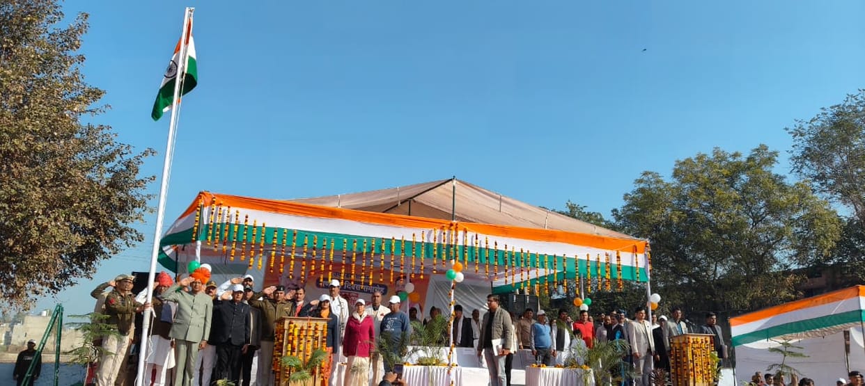 MLA Kanwar Singh Yadav hoisted the tricolor