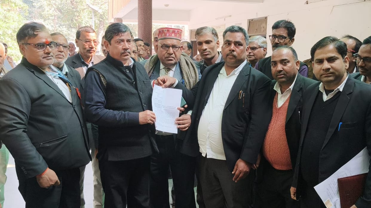 Advocates protest against UGC bill, submit memorandum