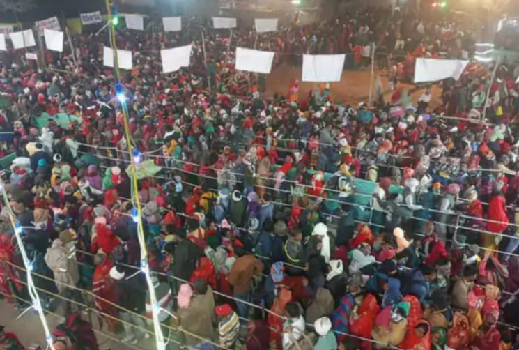 A wave of faith surged at the Jakhaiya fair.