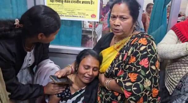 मंडला जिला अस्पताल में गर्भस्थ शिशु की मौत पर परिजनों ने किया हंगामा