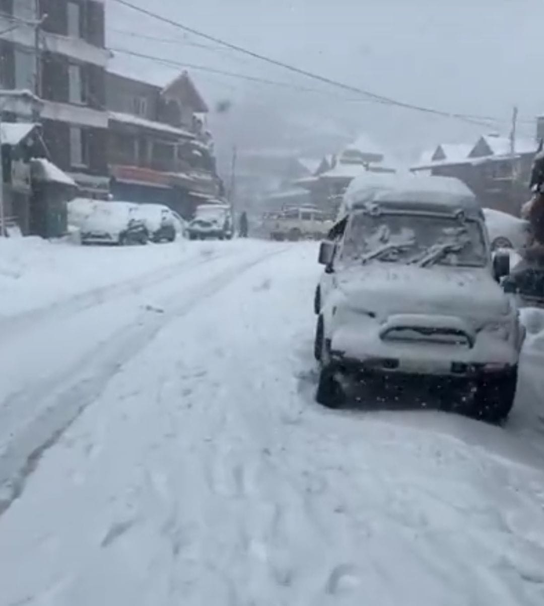 33 rural routes of Rampur including NH in Narkanda and Jalori Jot are stalled
