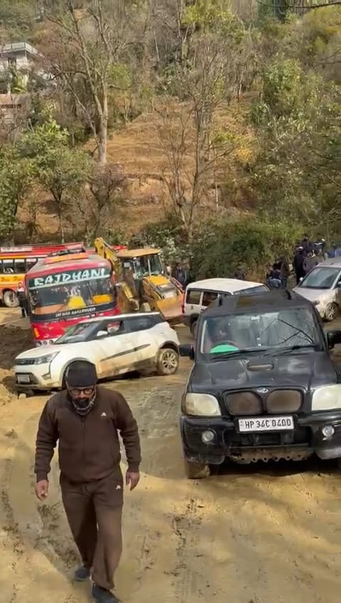 Traffic jam from Nau Mile to Drang halted for 5 hours