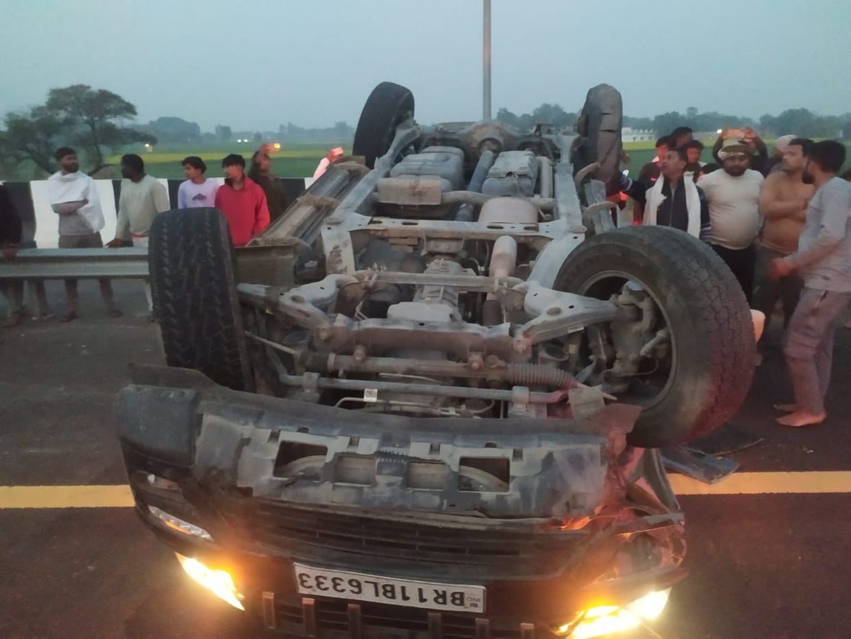 A Scorpio collided with a divider after a tyre burst, injuring eight people in Bihar.