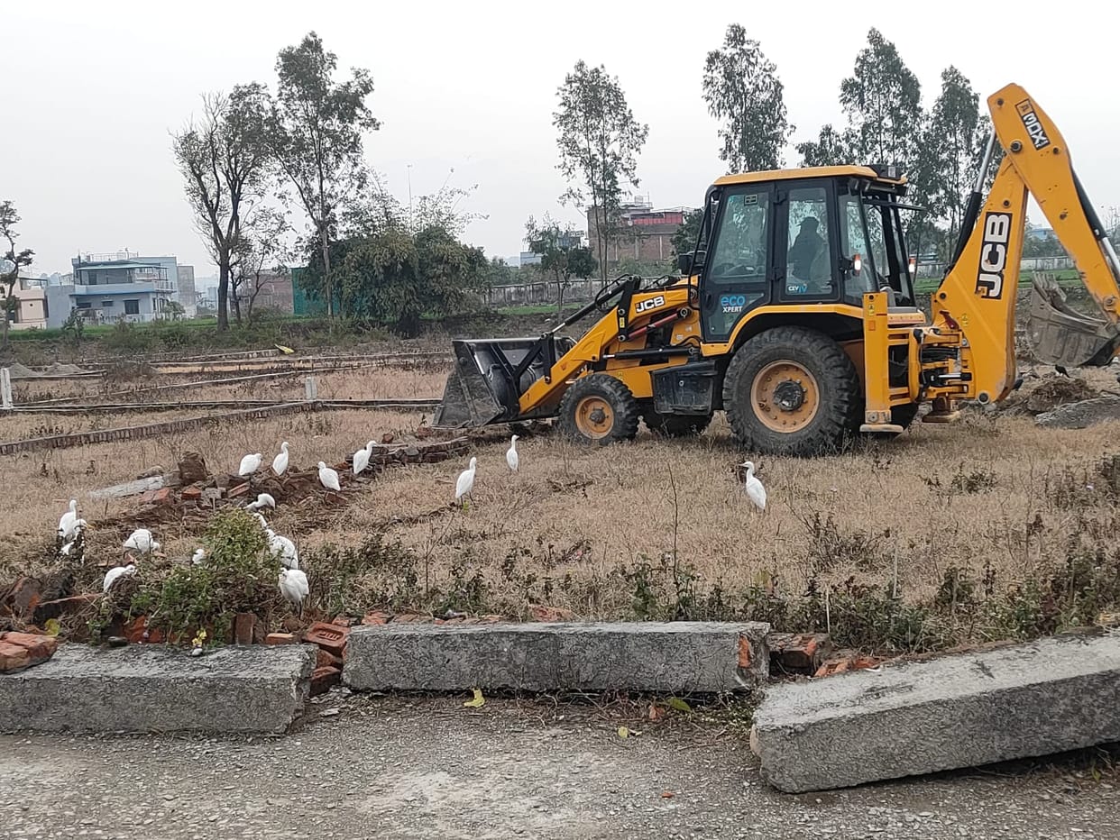 MDDA demolished illegal constructions on 40 bighas of land.