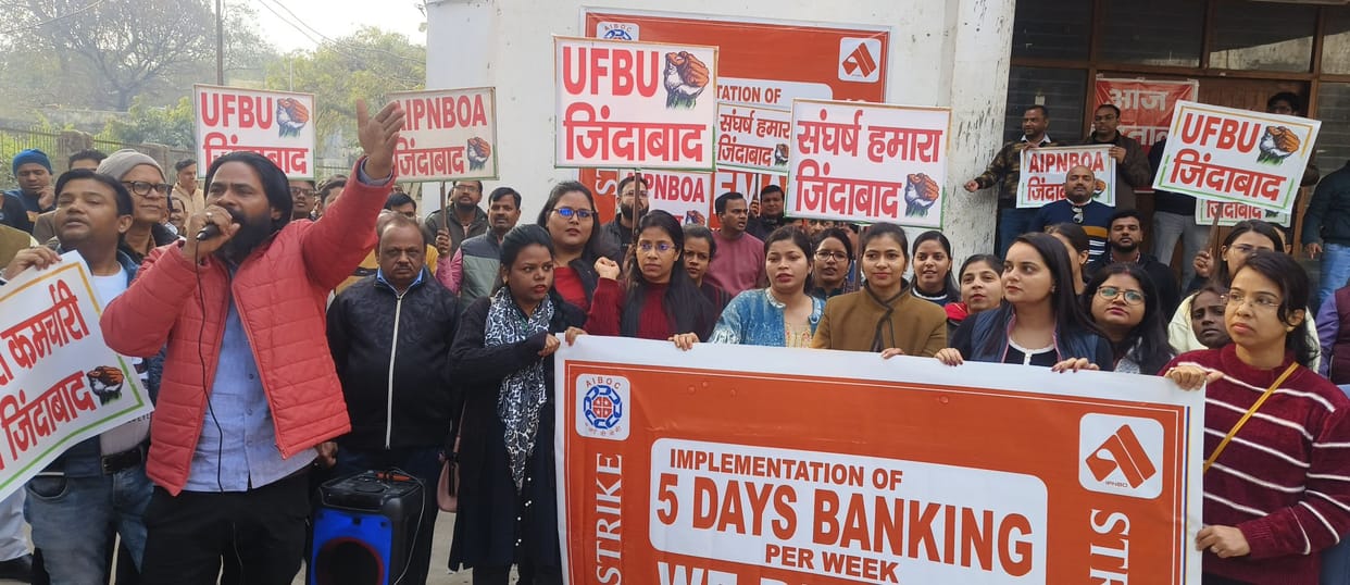 Banks remain locked, return empty-handed, transactions worth Rs 300 crore stalled
