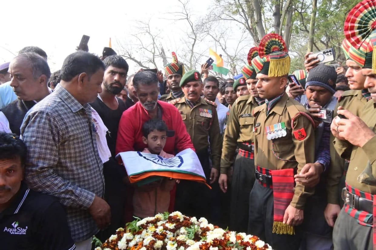 Bihar News: Martyr Ramesh Kumar’s body reaches village draped in tricolour, crowd pays tribute
