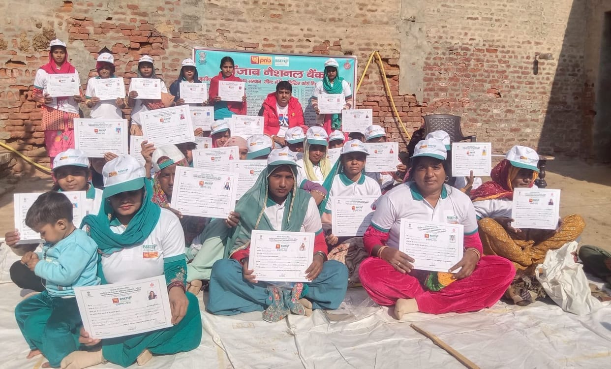 35 trainees received training in Amargarh village.