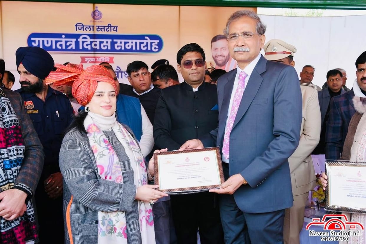 Minister Shruti Chaudhary hoisted the national flag, and patriotic songs resonated in the air.