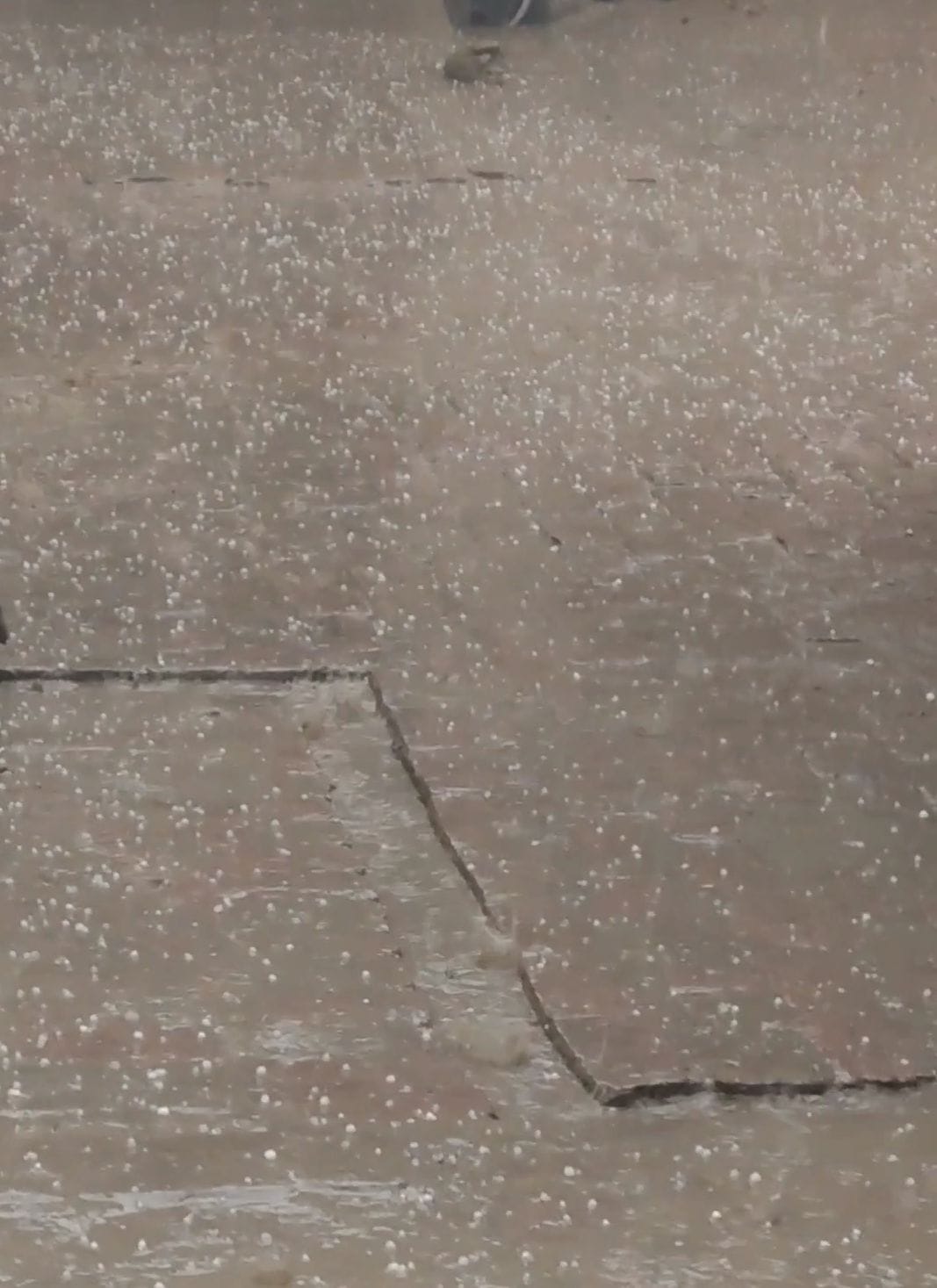 The district experienced light rain and hailstorms, leading to a drop in temperature; farmers are worried.