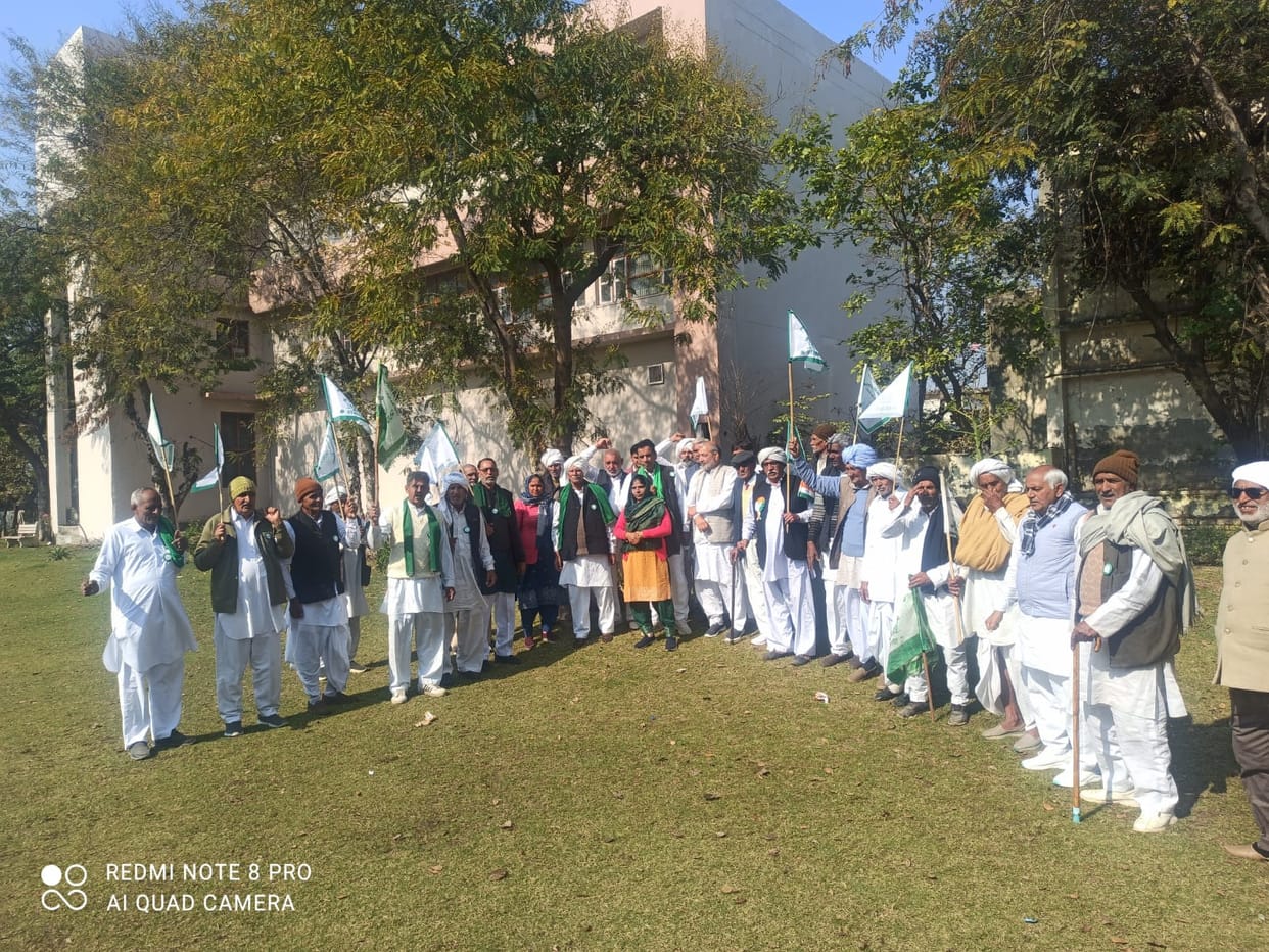 Farmers protested to press their demands.