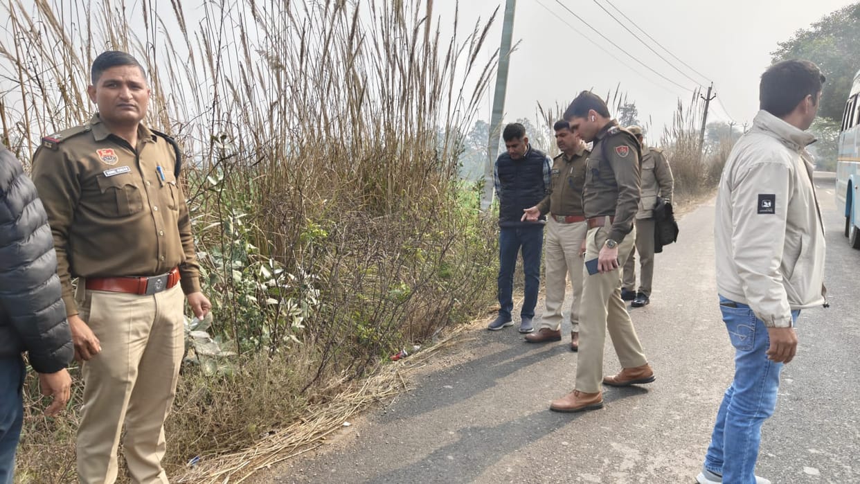 Two masked men robbed devotees who were going to visit the temple of Sheetla Mata.