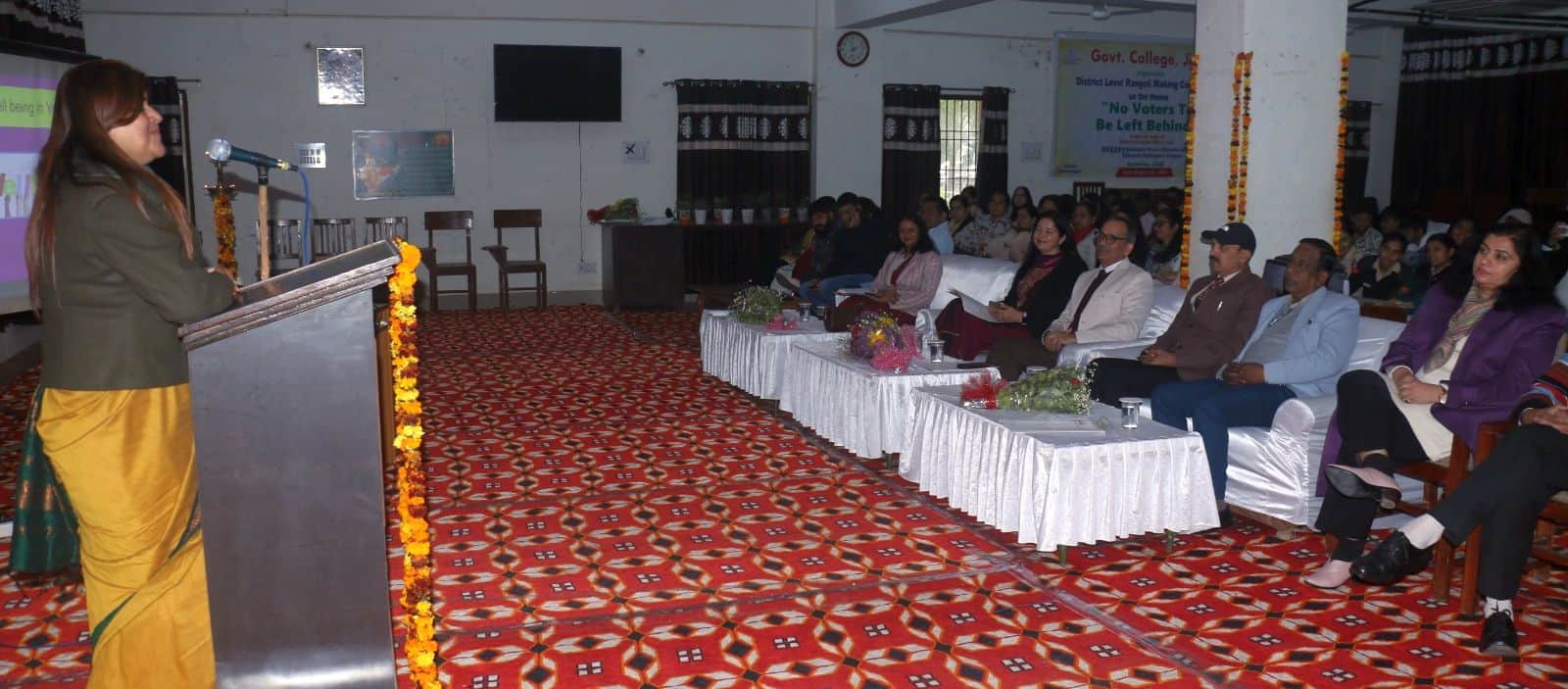 28जेएनडी17-राजकीय महाविद्यालय में हुई कार्यशाला में संबोधित करती डॉ. प्रेम पूनम। स्रोत संस्थान