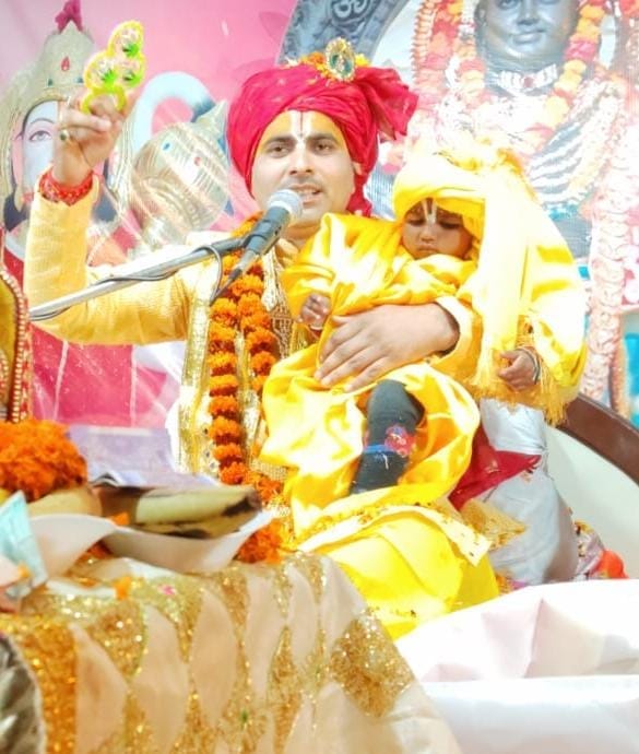 Describes the childhood pastimes of Lord Shri Ram