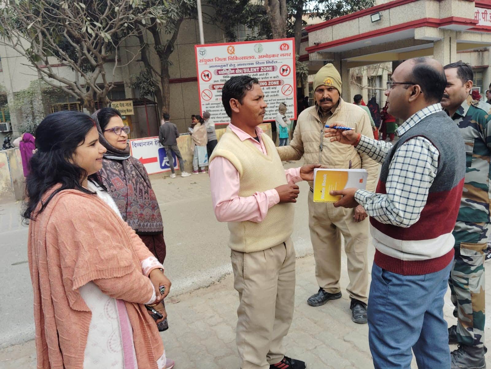 बुधवार तंबाकू नियंत्रण की टीम जिला में लोगों को जागरूक करती।