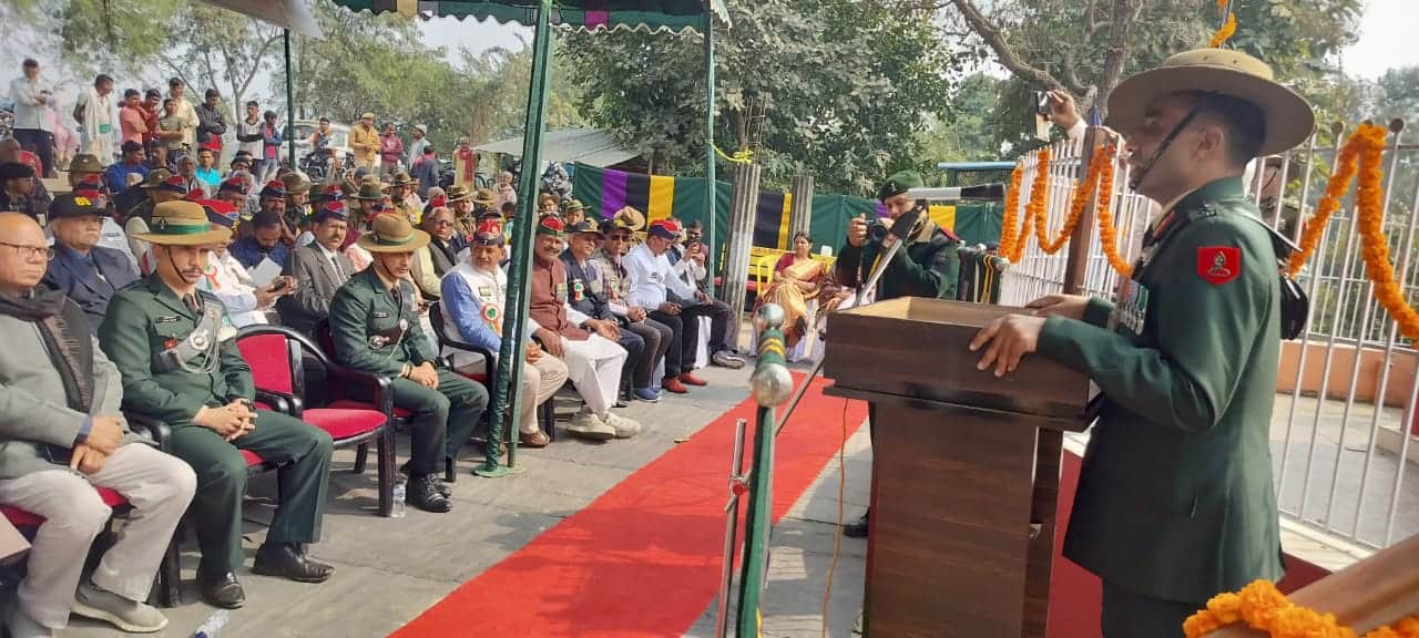 डेढ़गांवा में बलिदानी कर्नल एमएन राय के शहादत दिवस समारोह में बोलते मुख्य अतिथि 39जीटीसी वाराणस
