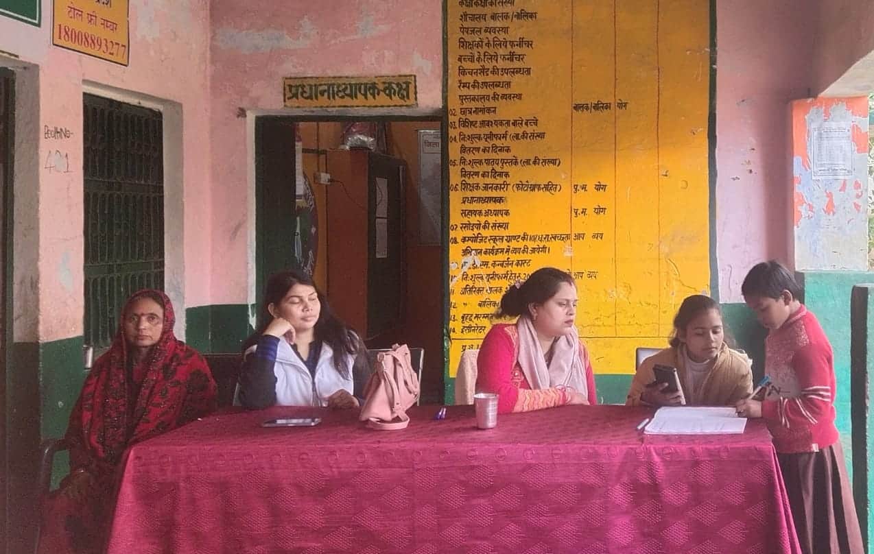 फोटो 16 एक स्कूल में निपुण आंकलन के दौरान छात्रा का मूल्यांकन करते डायट प्रशिक्षु। संवाद