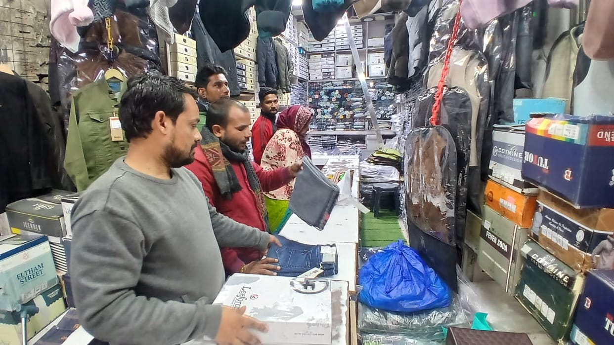 mainpuri news shopping marriage