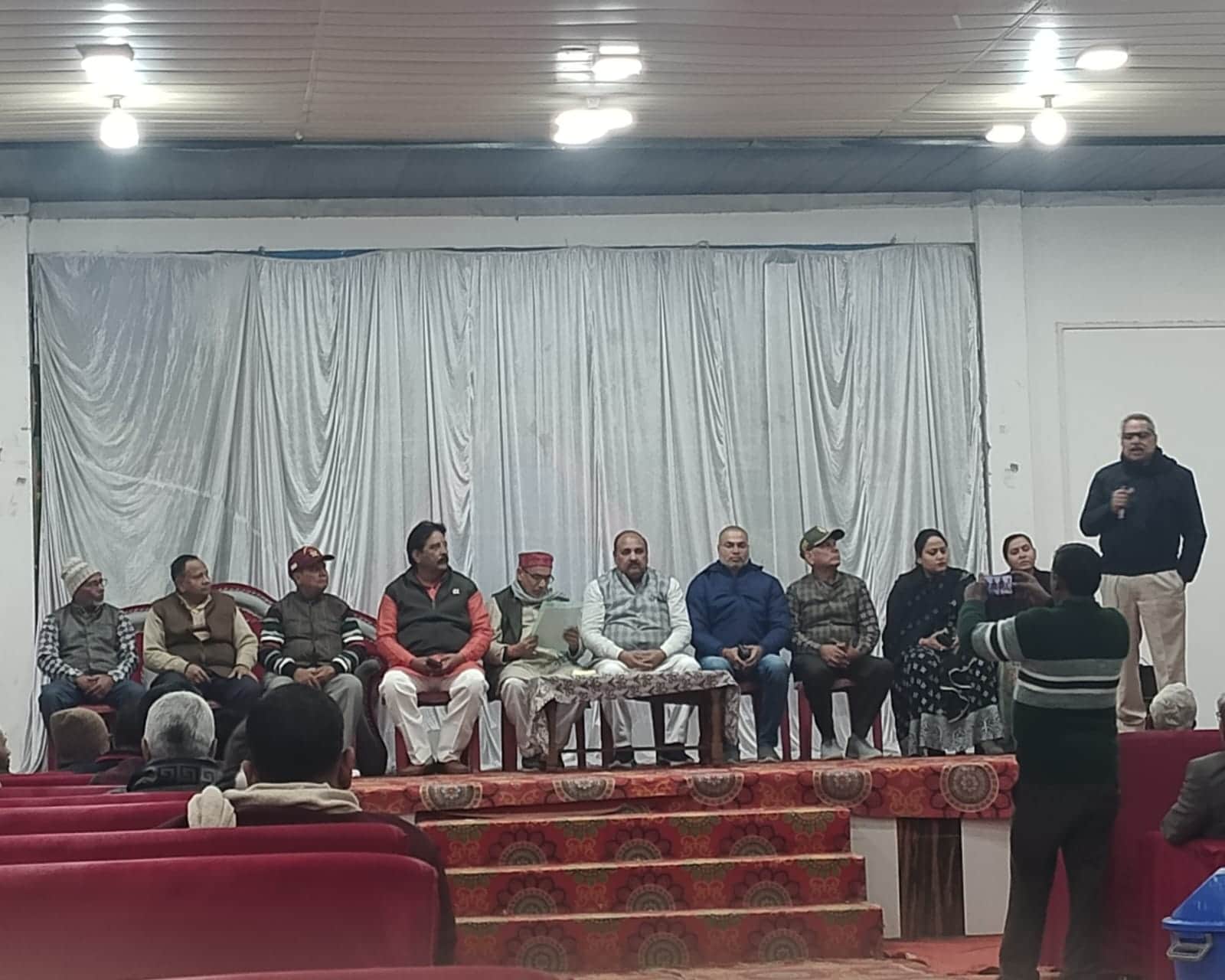 फोटो-42-बैठक में मौजूद सवर्ण समाज के पदाधिकारी। स्रोत: संगठन