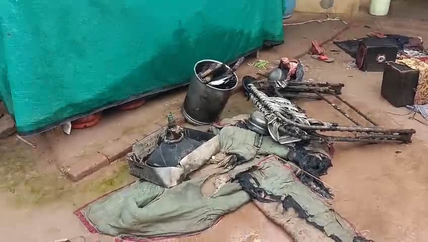 फोटो 8 अंगौथा में कमरे में लगी आग में जला सामान। स्रोत वीडियो ग्रैब