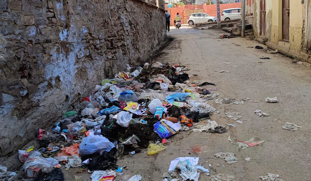 The temporary contract for door-to-door garbage collection ends tomorrow.