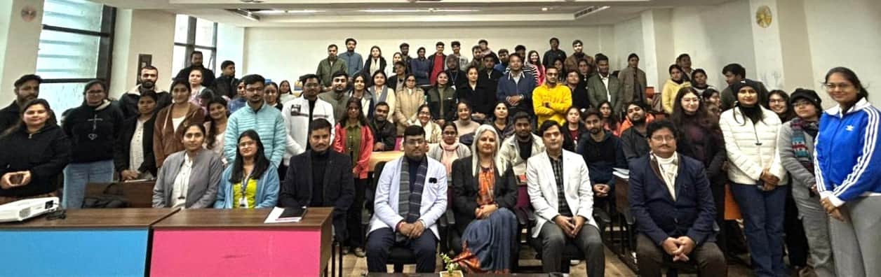 फोटो संख्या:72- हकेवि में शोध पद्धति कार्यशाला के समापन सत्र में उपस्थित विशेषज्ञ वक्ता, शिक्षक