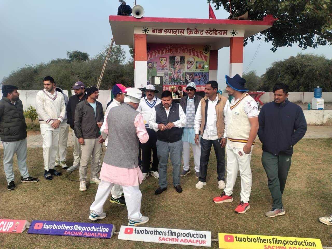 फोटो संख्या:76- गांव पालड़ी पनिहारा में क्रिकेट प्रतियोगिता में ब्लैक एंड व्हाइट मेरठ व नंदगांव