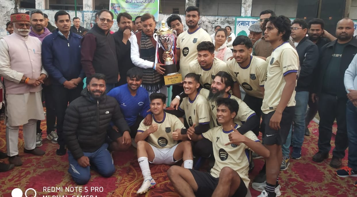 United FC defeated Sunshine 2-1 to win the football match.