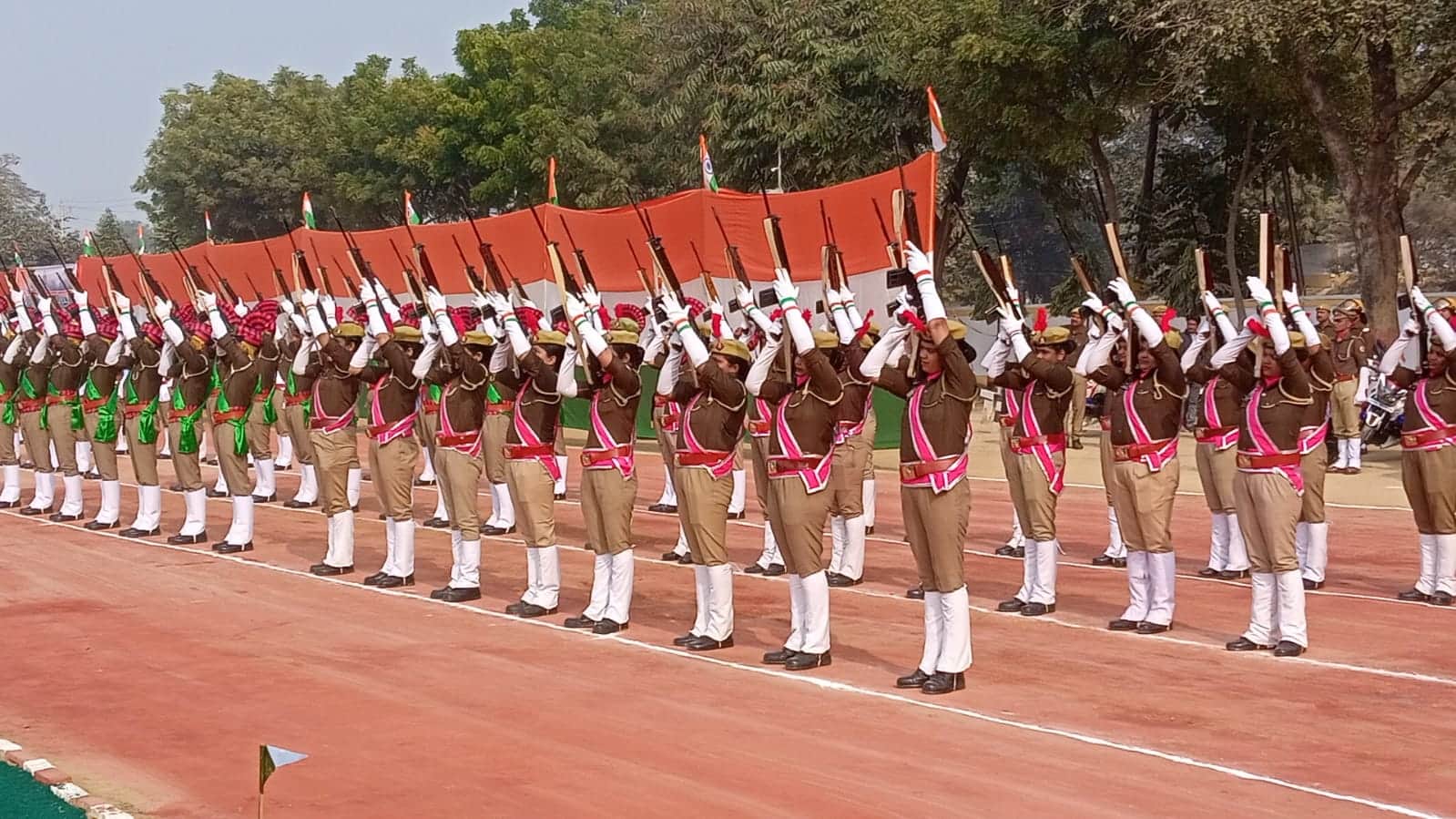 गणतंत्र दिवस पर परेड में शामिल महिला पुलिस कर्मी। संवाद