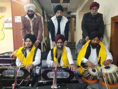 A special Gurmat congregation was held, and the Ragi Jatha performed Shabad singing.
