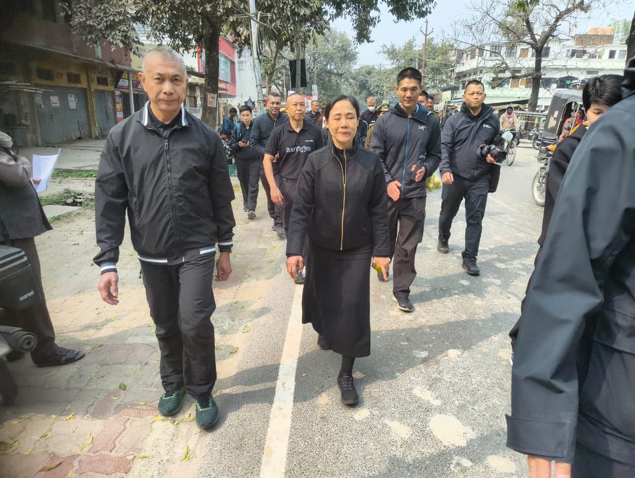 घोसी नगर में भ्रमण करती थाईलैंड की महारानी सुथीदा ।संवाद