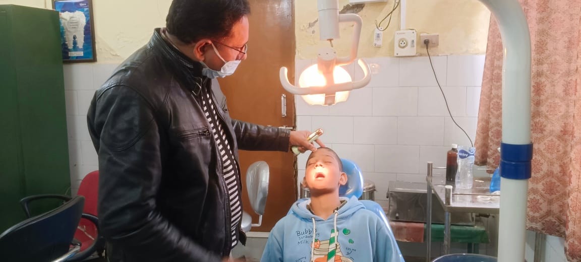 It is important to clean children's teeth after eating sweets.