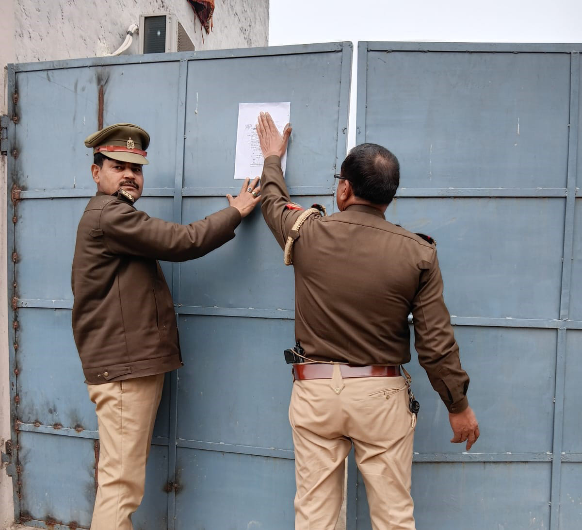 Congress leader pastes attachment notice at home of armed children